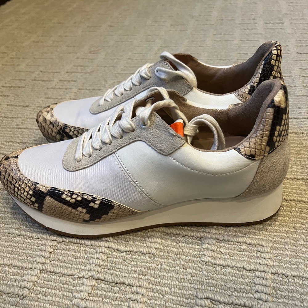 Banana Republic White and Snake Print Women's sneakers